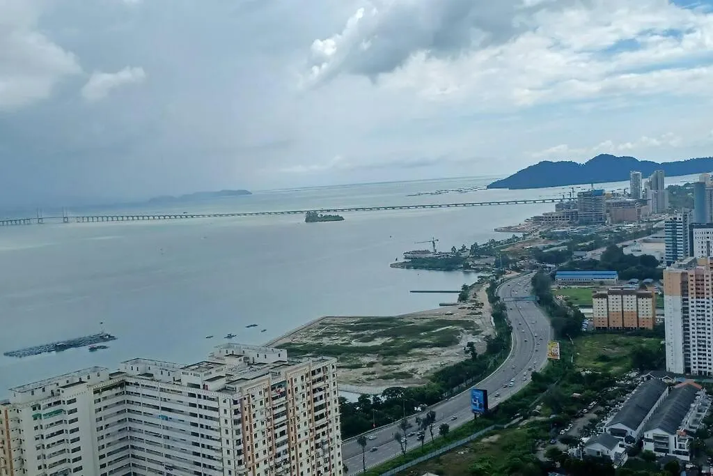 Stylish Urban Suite Penang - With Infinite Pool 日落洞