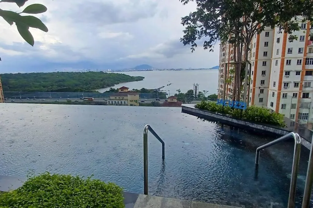 Stylish Urban Suite Penang - With Infinite Pool 日落洞