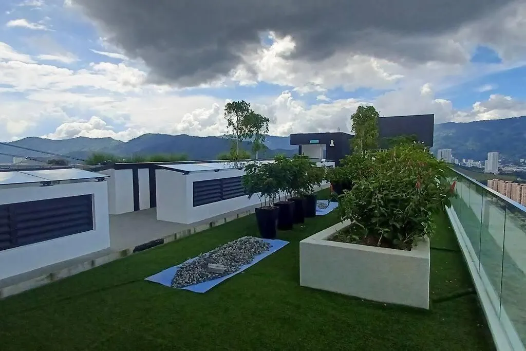 Stylish Urban Suite Penang - With Infinite Pool 日落洞