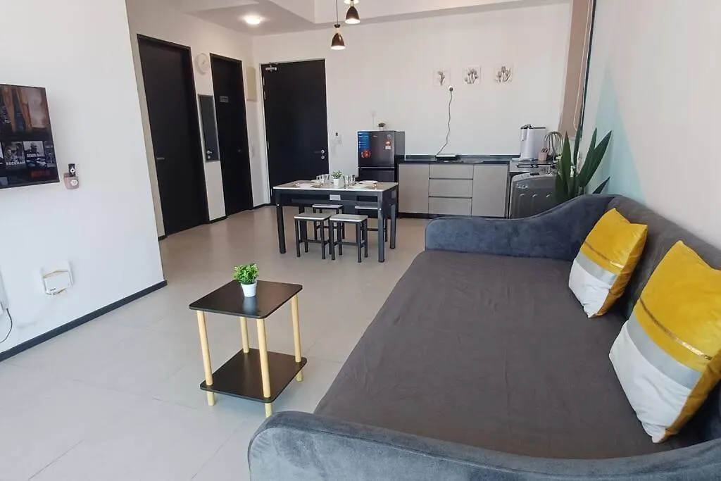 Stylish Urban Suite Penang - With Infinite Pool 日落洞