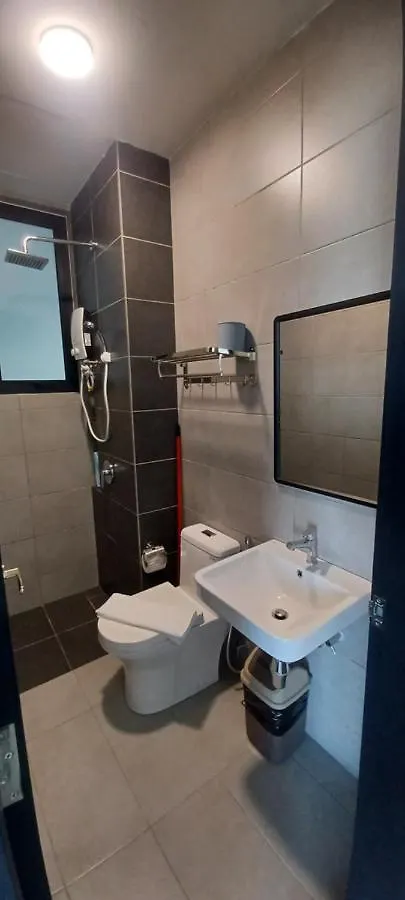 Stylish Urban Suite Penang - With Infinite Pool 日落洞