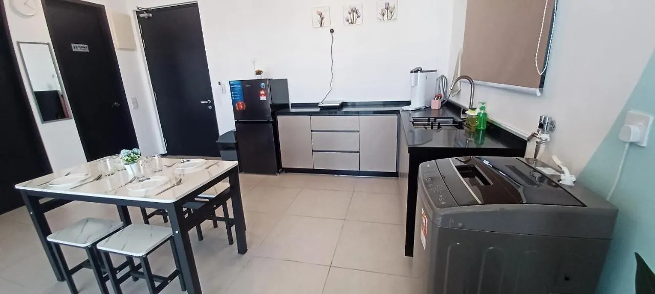 Stylish Urban Suite Penang - With Infinite Pool 日落洞