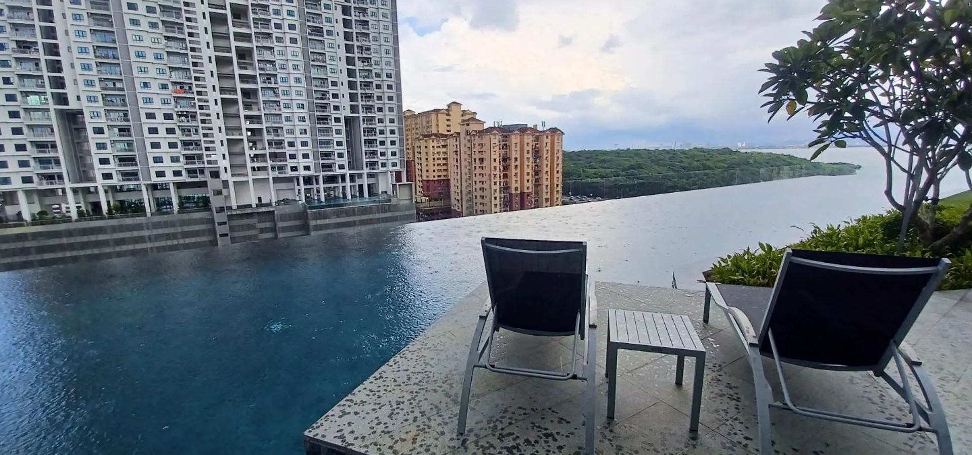 公寓 Stylish Urban Suite Penang - With Infinite Pool 日落洞 马来西亚