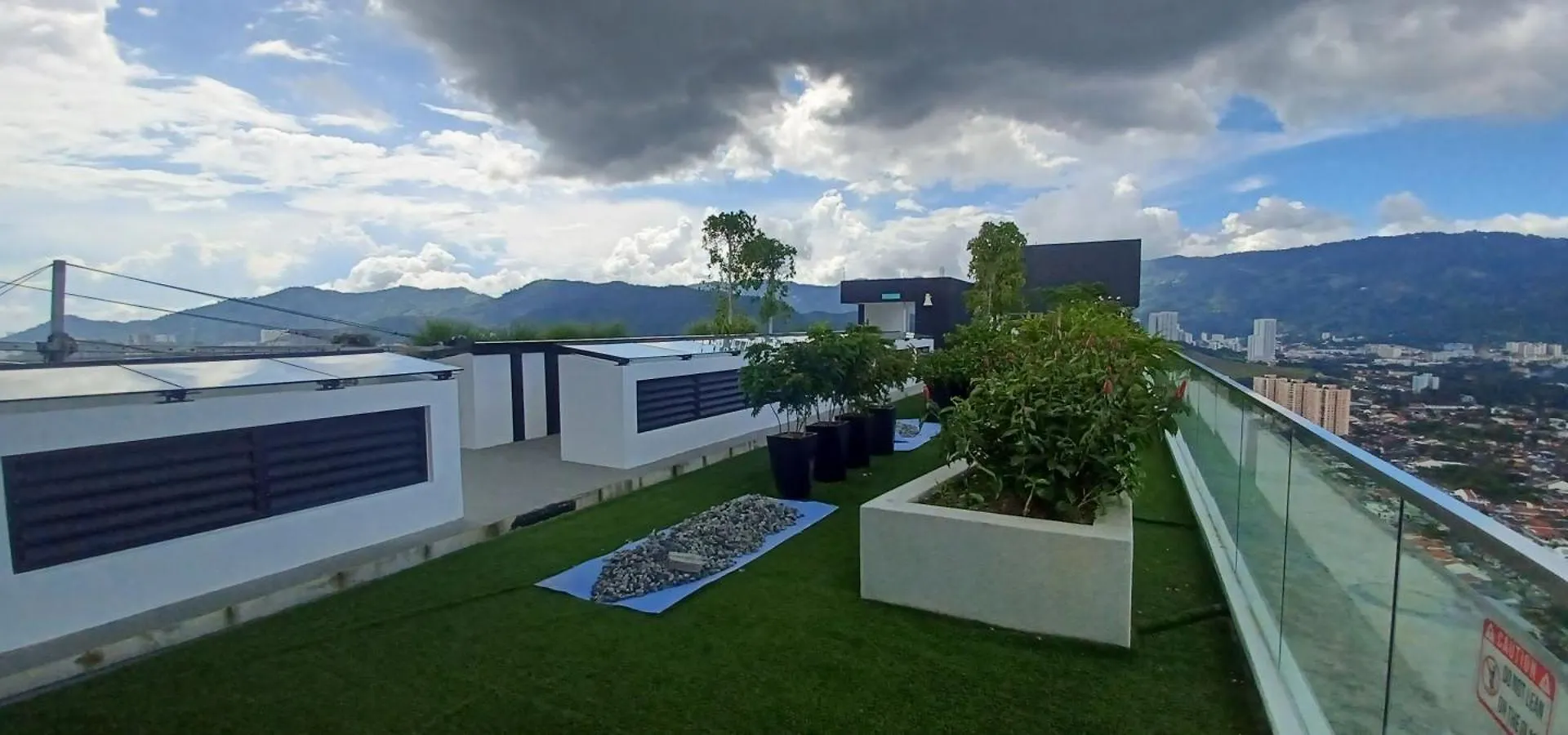 Stylish Urban Suite Penang - With Infinite Pool 日落洞