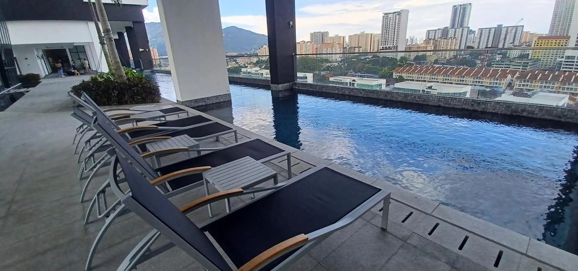公寓 Stylish Urban Suite Penang - With Infinite Pool 日落洞 马来西亚