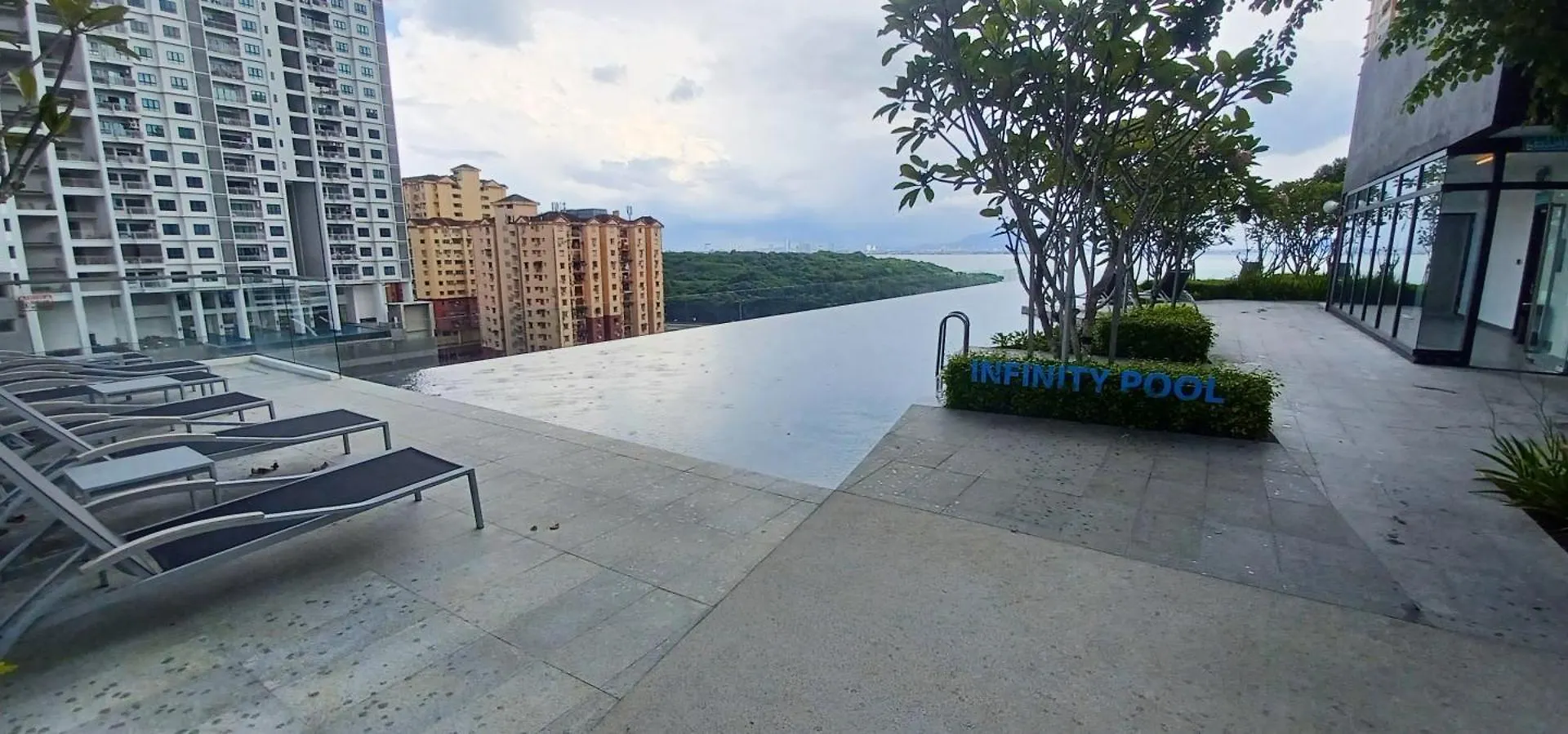 Stylish Urban Suite Penang - With Infinite Pool 日落洞 公寓