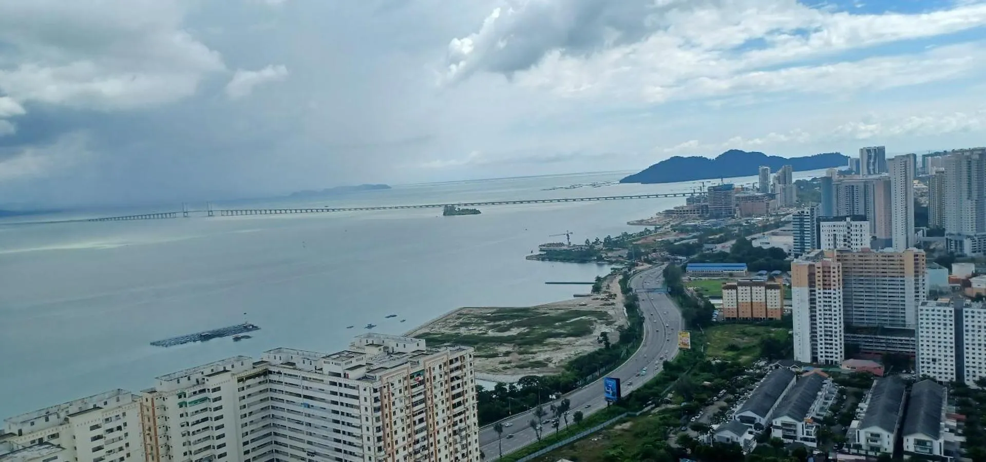 Stylish Urban Suite Penang - With Infinite Pool Jelutong Apartment