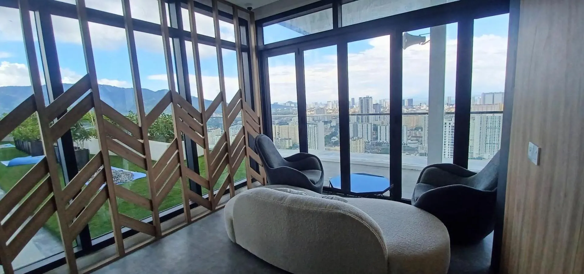 Stylish Urban Suite Penang - With Infinite Pool Jelutong 0*,  Malaysia